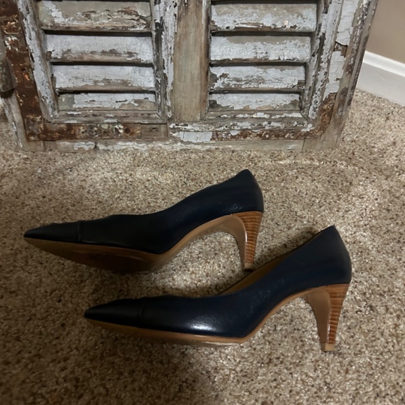Chanel navy stacked heel pointed toe pumps. Logo on toe. 38.5 - Picture 4 of 14